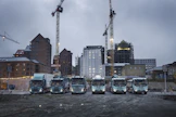 Volvo Trucks laajentaa sähkökuorma-autojen tarjontaa FH, FM ja FMX alustaversioilla. Asiakkaat voivat valita tehtäviinsä tarvitsemansa akkukapasiteetin, ja kun akkuja ei kuljeteta enempää kuin tarvitaan, hyötykuorma voi kasvaa.