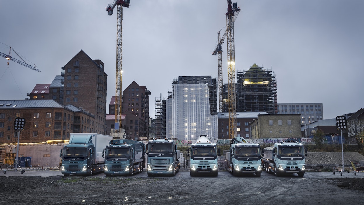 Volvo Trucks laajentaa sähkökuorma-autojen tarjontaa FH, FM ja FMX alustaversioilla. Asiakkaat voivat valita tehtäviinsä tarvitsemansa akkukapasiteetin, ja kun akkuja ei kuljeteta enempää kuin tarvitaan, hyötykuorma voi kasvaa.