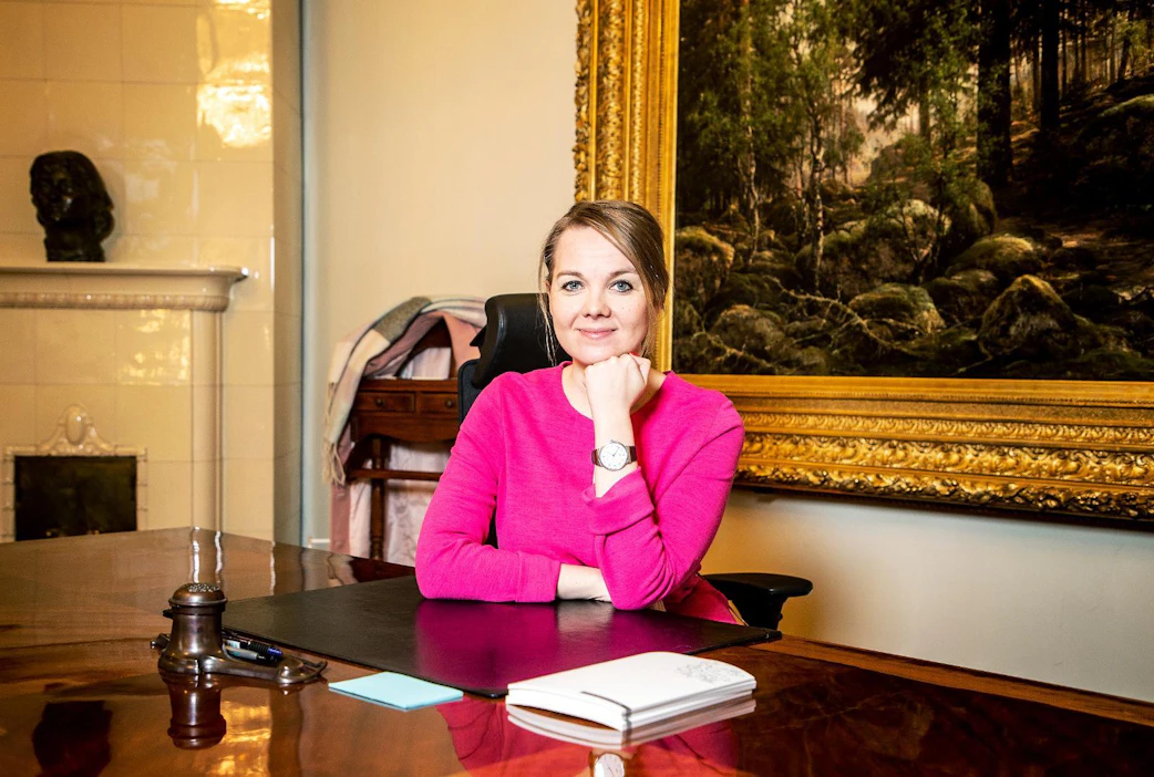 "Haluan luoda kolumneissani tulevaisuudenuskoa ja positiivisuutta. Vaikka haasteet ovat suuret, pystymme ne ratkaisemaan. Maaseudulla, maataloudella, metsätaloudella, uusiutuvalla energialla on merkittävä osuus Suomen ratkaisuissa", keskustan puheenjohtaja ja valtiovarainministeri Katri Kulmuni kertoo valitsemistaan näkökulmista MT:n kolumneissa.
