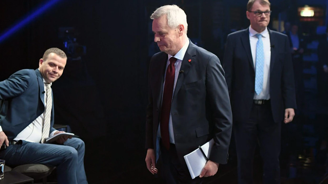 Kokoomuksen puheenjohtaja Petteri Orpo, SDP:n puheenjohtaja Antti Rinne ja keskustan puheenjohtaja Juha Sipilä ennen MTV:n vaalitentin alkua 2. huhtikuuta. LEHTIKUVA / JUSSI NUKARI