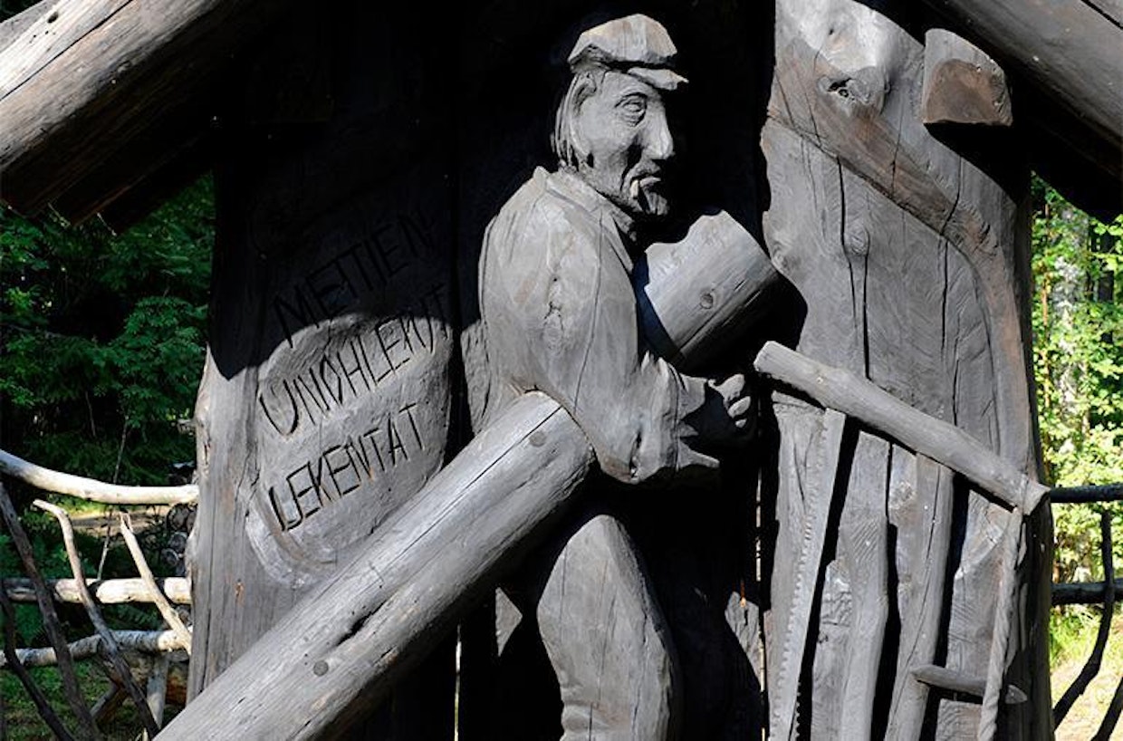 Pölliä kanniskeleva metsämies on kunnianosoitus isän ja esi-isien uurastukselle.