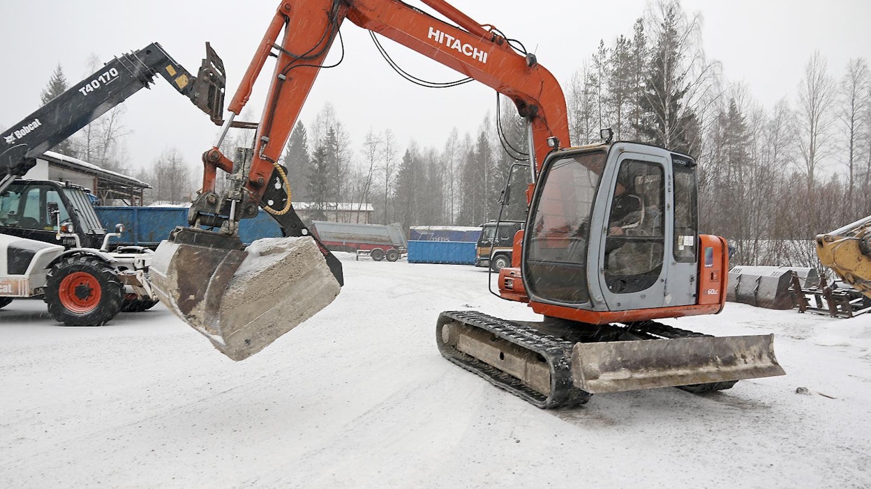 Peukalon avulla esim. kivien ja kantojen käsittely helpottuu huomattavasti.