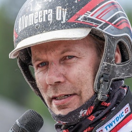 Mika Forssilla oli hyvä päivä Åbyssä. Mies ohjasti kaksi V75-voittoa Magnus Dahlénin valmentamilla hevosilla.