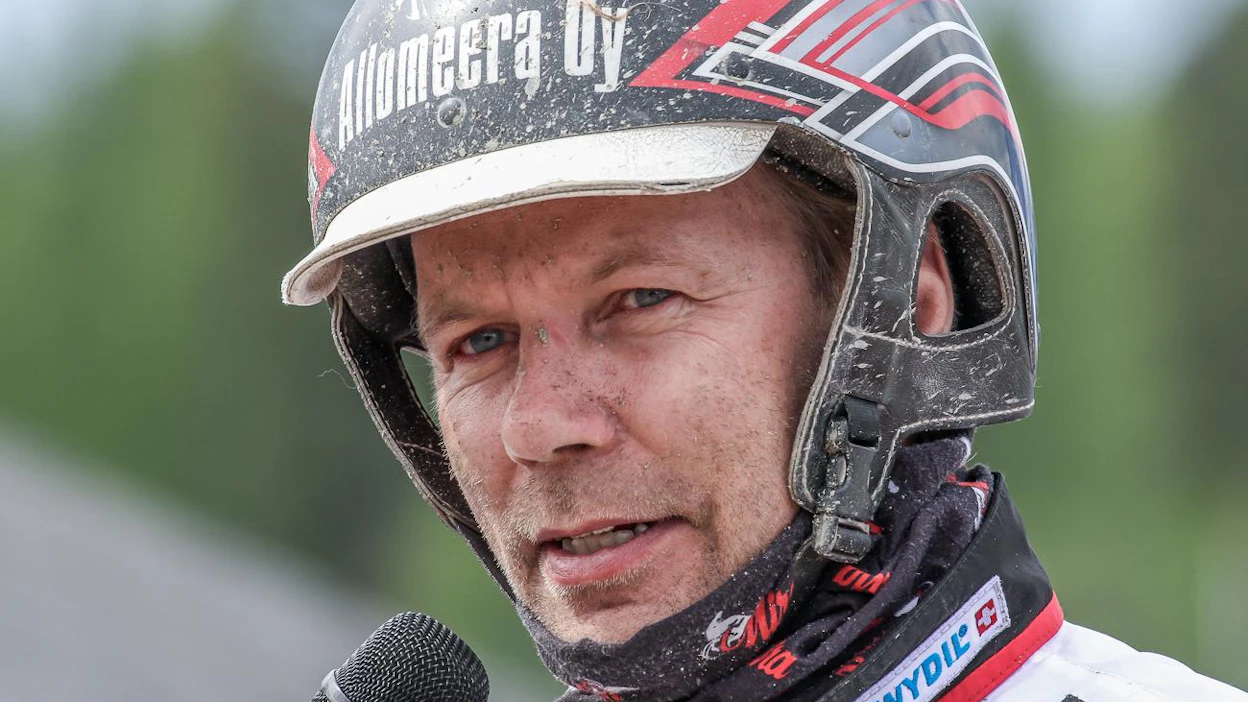 Mika Forssilla oli hyvä päivä Åbyssä. Mies ohjasti kaksi V75-voittoa Magnus Dahlénin valmentamilla hevosilla.