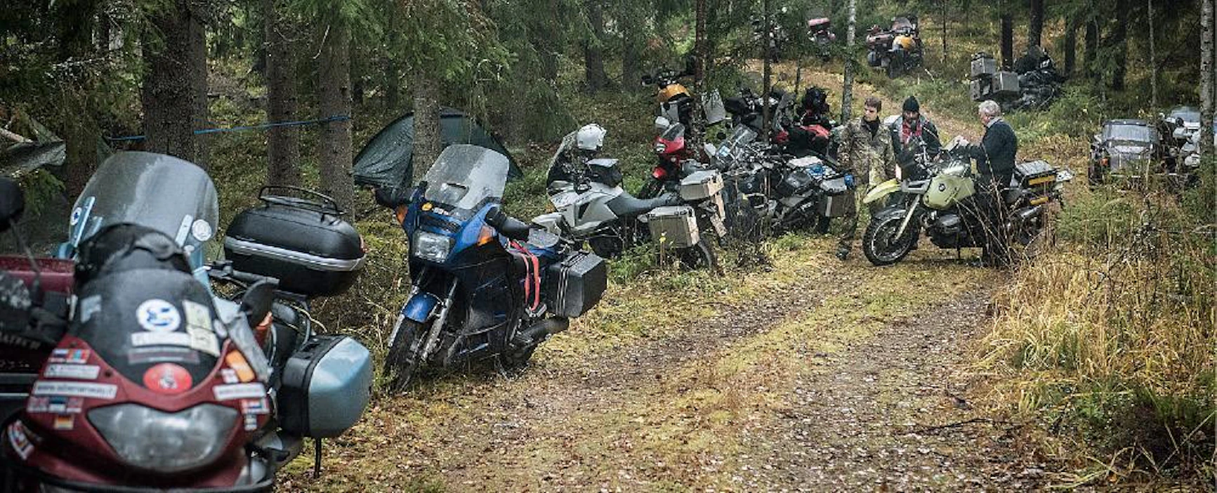 Kaikenlaiset motoristit ja moottoripyörät ovat tervetulleita Pystymettään. Tapahtumassa ei ole kuppikuntia.