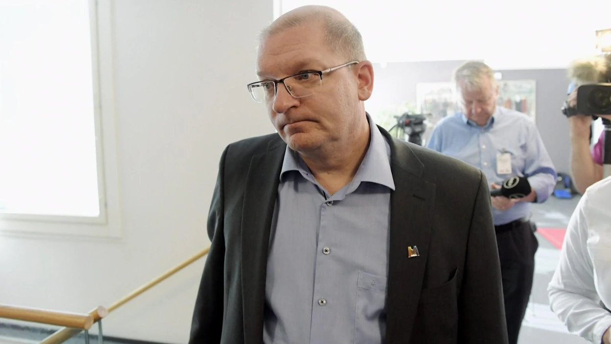 Metalliliiton puheenjohtaja Riku Aalto matkalla SAK:n hallituksen kilpailukykysopimusneuvotteluihin Helsingissä tänään aamulla. LEHTIKUVA / VESA MOILANEN