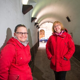 Hanna Viitala (vas.) ja Hanna-Riitta Kymäläinen ovat tyytyväisiä siihen, että koulutusuudistuksessa korostetaan työelämävalmiuksia.
