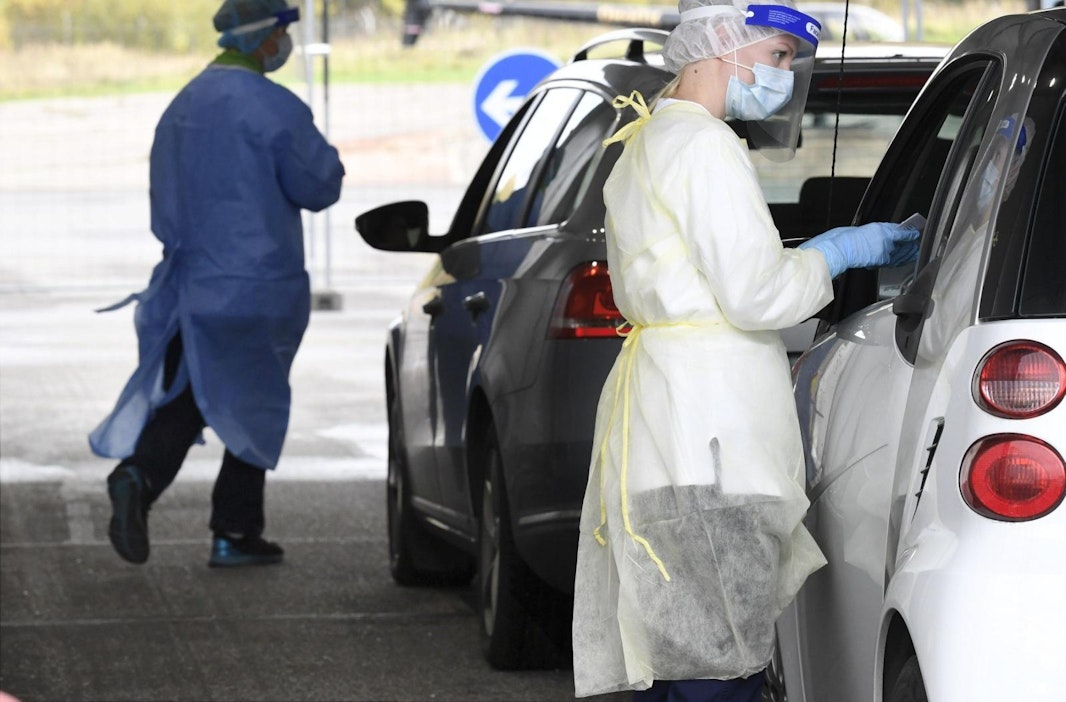 Yhteensä koronavirustartuntoja on raportoitu nyt 31 870 kappaletta. LEHTIKUVA / HEIKKI SAUKKOMAA