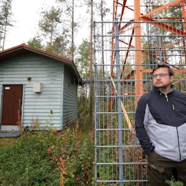 Telian mukaan takana oleva 60-metrinen masto Siikaisissa ei muuta vuokrasopimusta, joka on tehty keskuskopin rakentamista varten, Kimmo Collander ihmettelee.