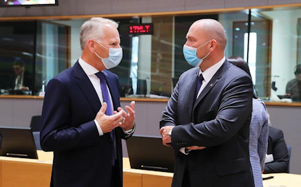 Maa- ja metsätalousministeri Jari Leppä ja Slovenian vastaava ministeri Jože Podgoršek tapasivat maanantaina Brysselissä. Leppä sanoo nostavansa metsäasiat esille useissa keskusteluissa kollegoidensa kanssa.
