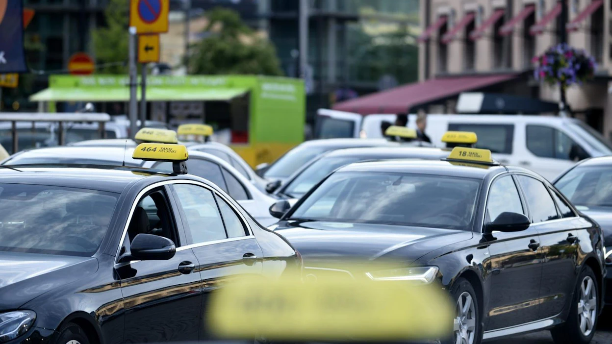 Kilpailu- ja kuluttajaviraston mukaan tilausvälityskeskukset voivat olla este uusien autoilijayrittäjien markkinoille pääsylle. LEHTIKUVA / Onni Ojala