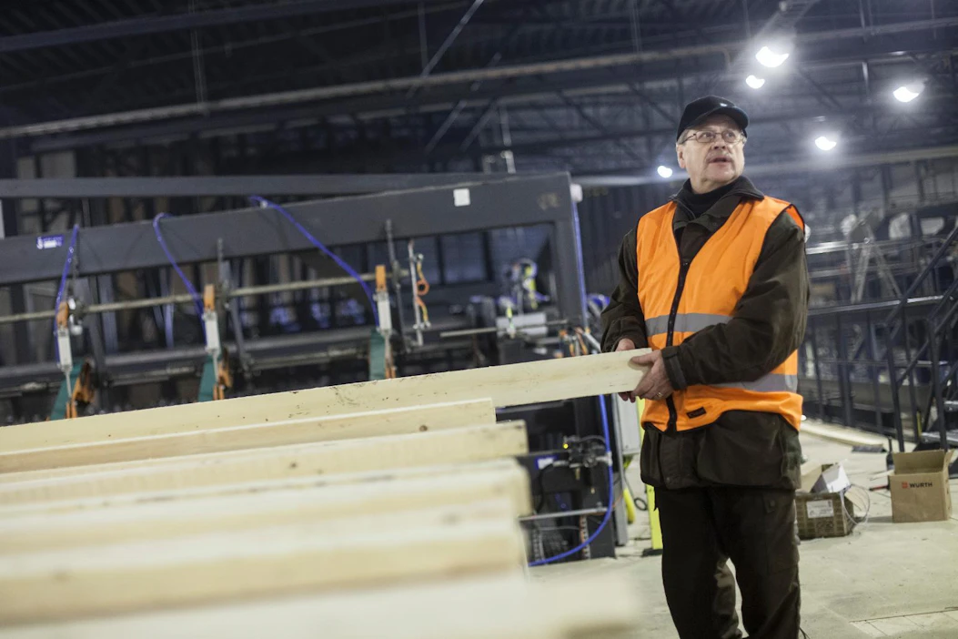 Keitele Groupin sahatavaran tuotantokapasiteetti nousee 850 000 kuutiometriin sahatavaraa, kun Kemijärven sahalaitos siirtyy kahteen vuoroon helmikuussa, konsernin hallituksen puheenjohtaja Ilkka Kylävainio kertoo.