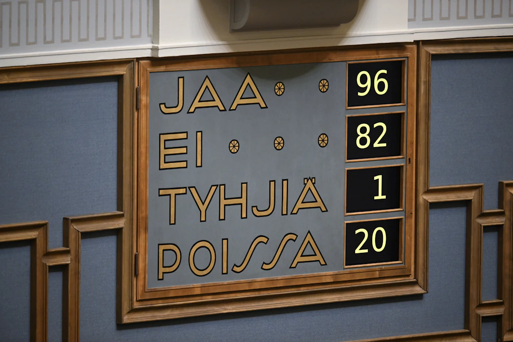 Luottamusäänestyksen taustalla oli oppositiopuolue keskustan välikysymys suomalaisen ruoan ja maaseudun tulevaisuuden vaarantumisesta. MARKKU ULANDER / LEHTIKUVA.