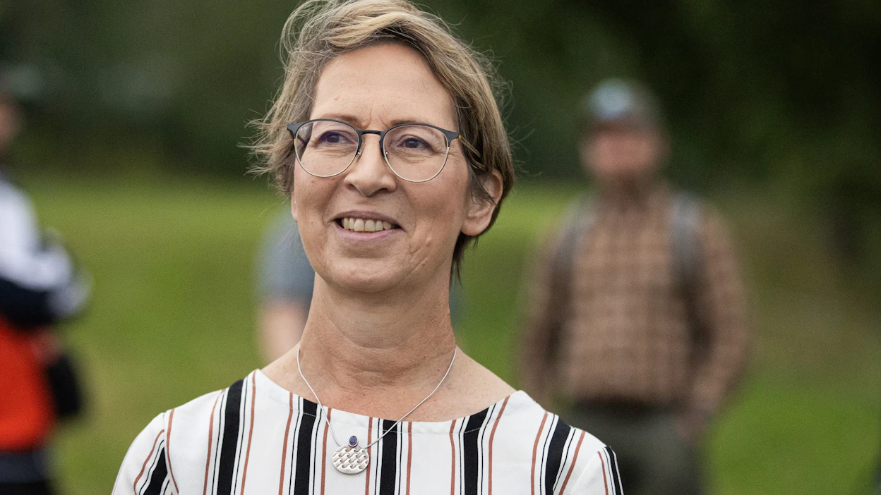 Suomessa on tuoreiden tutkimusten mukaan EU:n kannattavin kauppa, joten sillä on varaa tulla katteissaan vastaan toisin kuin tuottajilla.”, Sari Essayah painottaa.