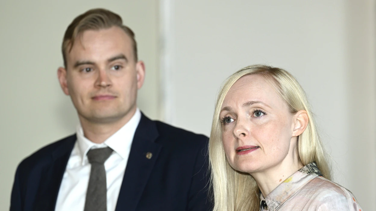 Sääntömuutosehdotuksesta kertoi Demokraatille vihreiden puoluehallitukseen kuuluva kansanedustaja Atte Harjanne (vasemmalla). LEHTIKUVA / HEIKKI SAUKKOMAA.