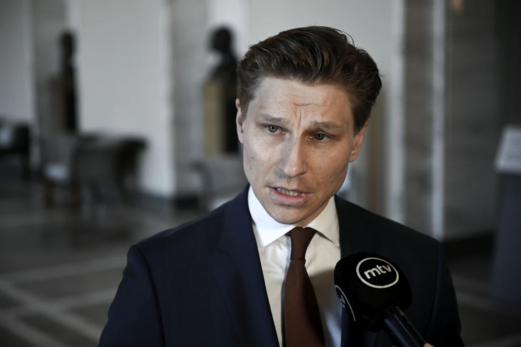 Puolustusministeri Antti Häkkäsen mukaan hallituksen lakiluonnos on lähdössä pian lausuntokierrokselle. MARKKU ULANDER / LEHTIKUVA.