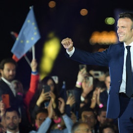 Presidentti Emmanuel Macron iloitsi vaalivoitostaan sunnuntai-iltana Pariisissa.