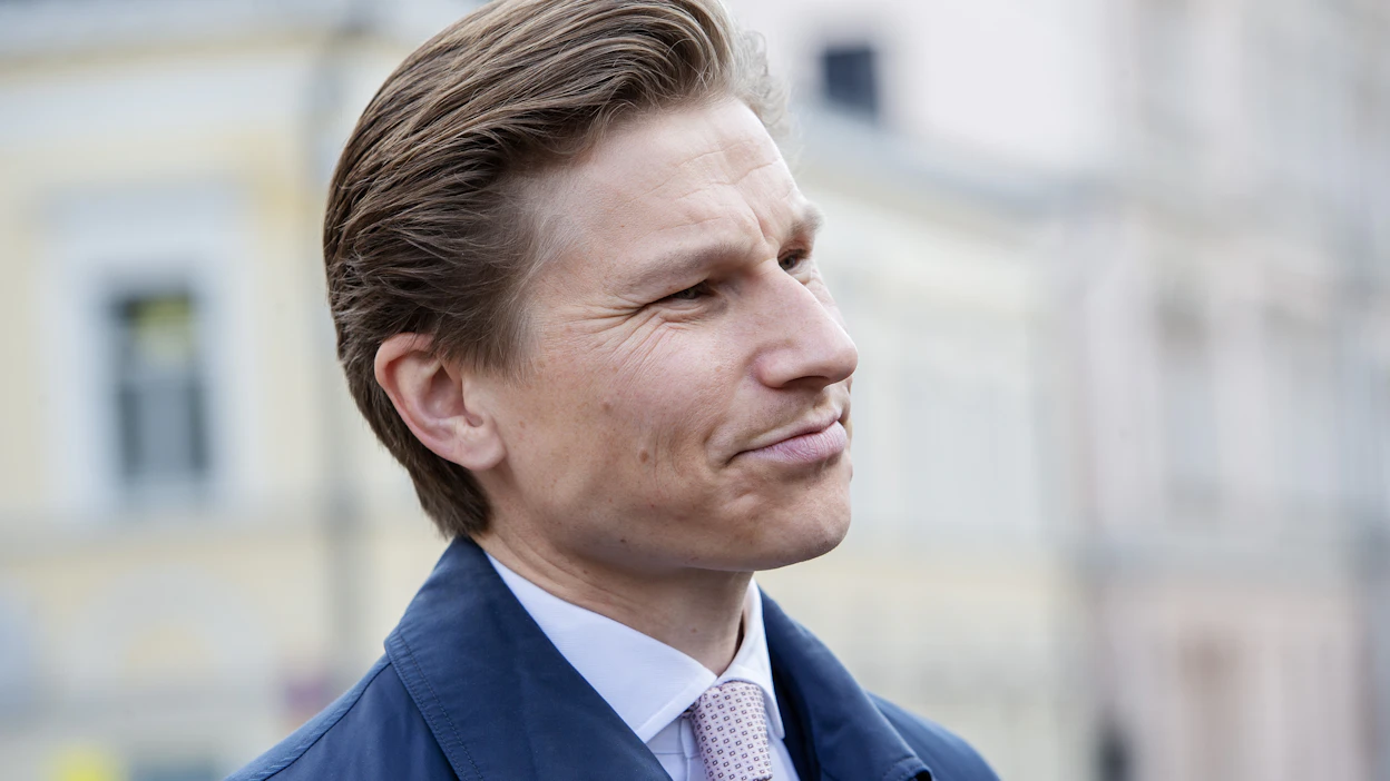 Puolustusministeri Antti Häkkänen (kok.) sanoo, että puolustusvoimissa mahdollisimman monen on saatava kokemusta palveluksesta Naton rakenteissa.
