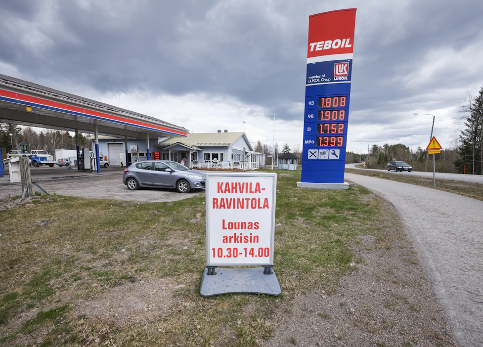 Karstulan Teboil sai uudet yrittäjät lounaskahvilaan viime vuonna. Polttoainemyynnistä vastaa Teboil. Kuvituskuva.