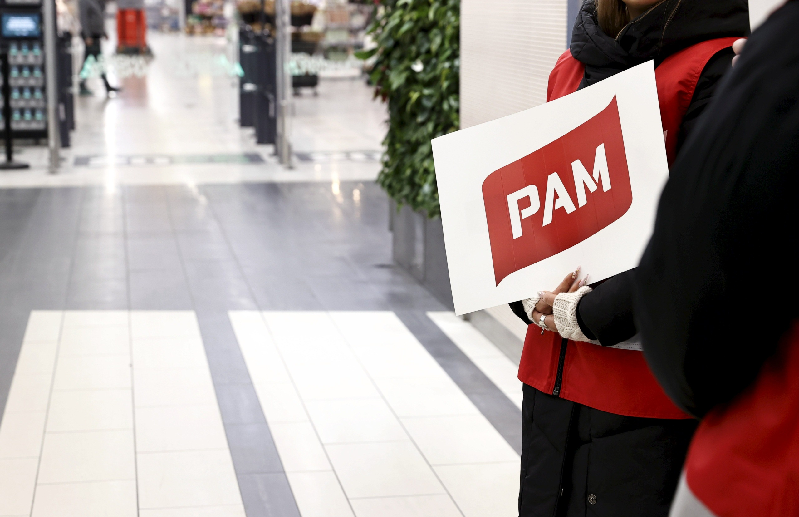 PAM katkaisi torstaina neuvottelut kaupan alan työehtosopimuksista Kaupan liiton kanssa. LEHTIKUVA / Antti Hämäläinen. 