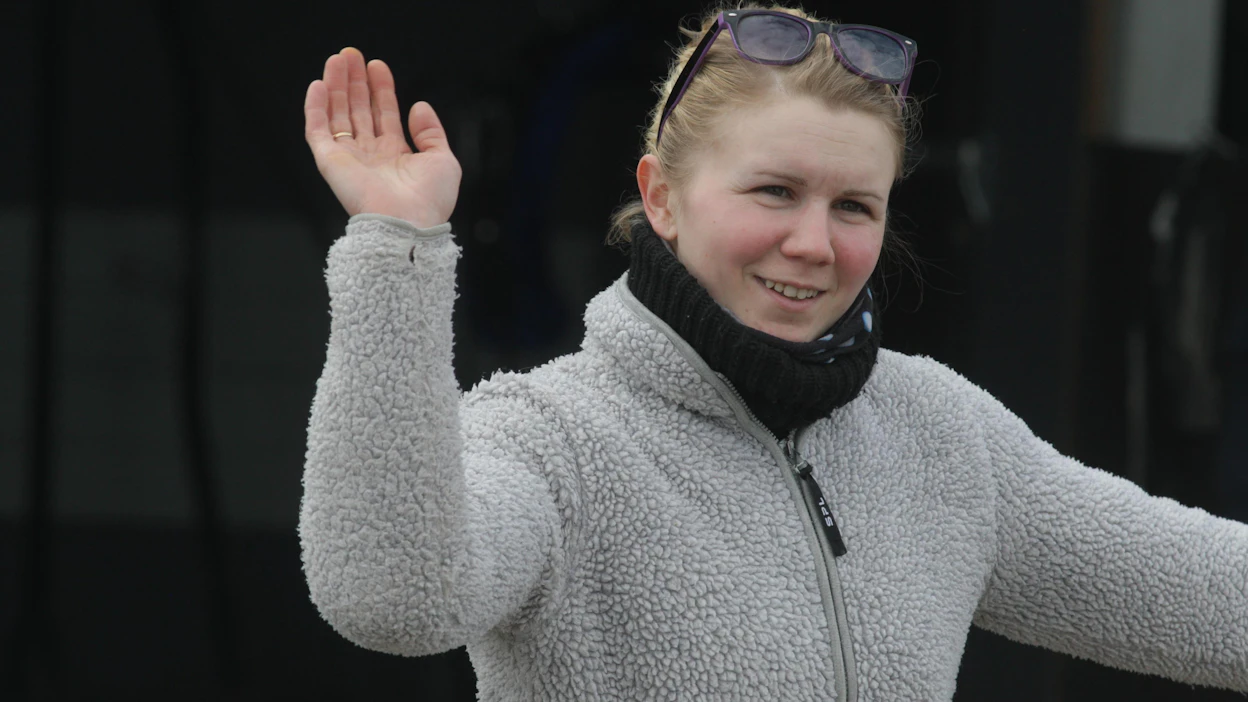 Liisa Nummi hakee illalla Satakunnan Ravinaisten mestaruutta uransa lupaavasti avanneen Renoon rattailla.