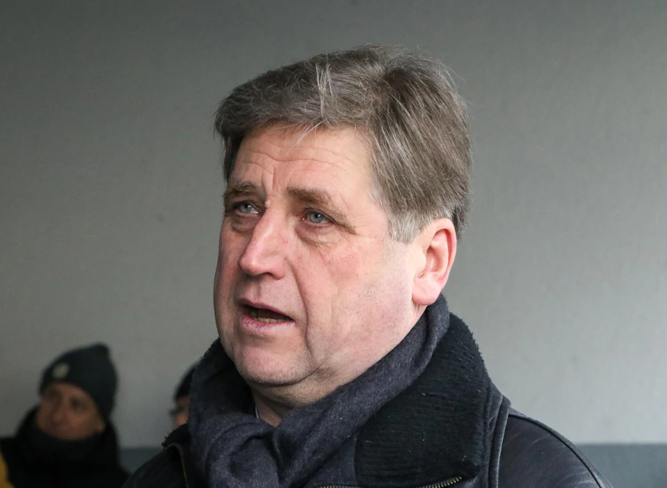 Markku Niemisen talliin saapuu uusi voitokas tamma Saksasta ja vanhatkin vertyvät.