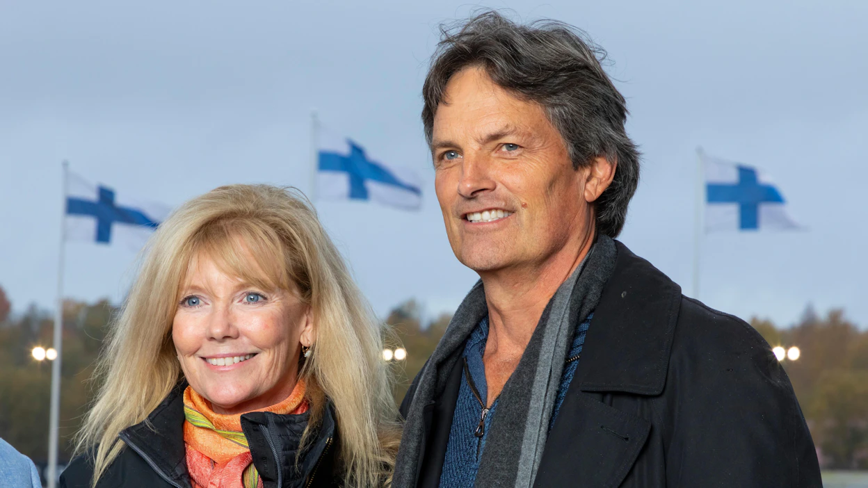 Kuvassa Vermossa 2019 EM-raveissa yhdessä vaimonsa Cindyn kanssa oleva Steve Stewart on Lexingtonin varsahuutokaupan pääosissa. Tämän vuoden kallein varsa ja myös Timo Nurmoksen kanssa myydyt hintahirmut ovat miehen kasvatuskäsialaa.