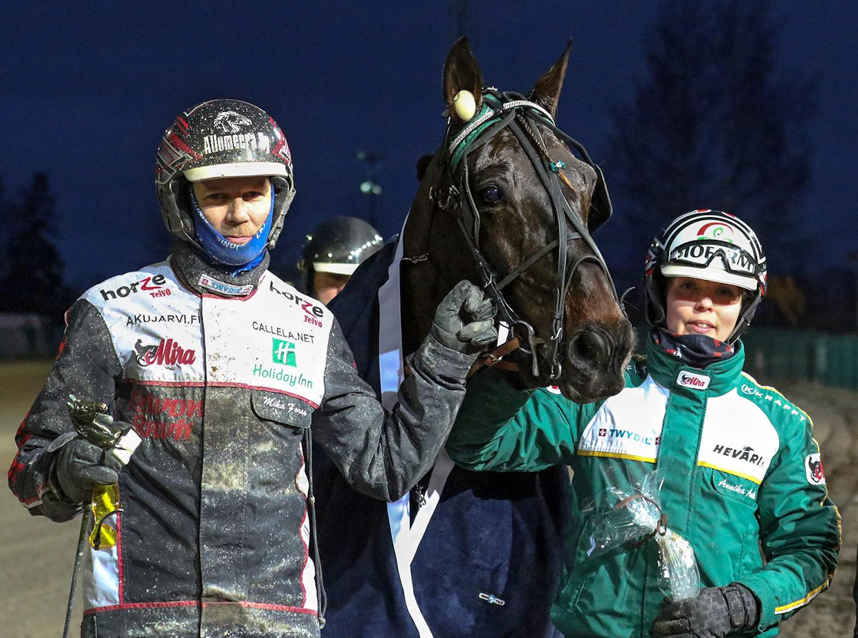 Mika Forss ja Tapio Mäki-Tulokas ovat menestyneet aiemminkin hienosti. Kuvassa Mäki-Tulokkaan valmentama T.Rex yhdessä hoitajansa Annika Aallon kanssa vuonna 2017.