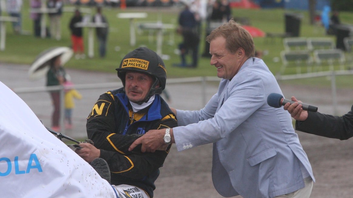 Jukka Hakkarainen ja Heikki Korhonen juhlivat 2016 Venicen ensimmäistä Suur-Hollola-ajon voittoa. Sunnuntaina Venicen esikoinen Massimo Hoist starttaa Lahdessa.