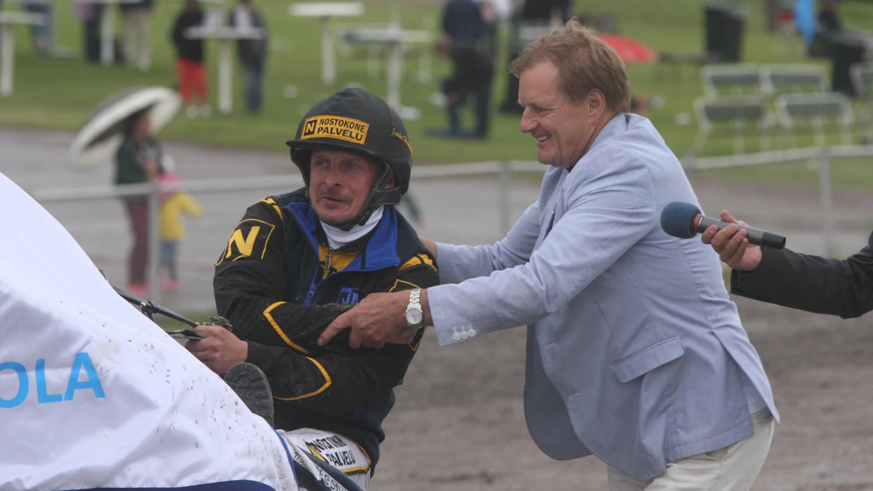 Jukka Hakkarainen ja Heikki Korhonen juhlivat 2016 Venicen ensimmäistä Suur-Hollola-ajon voittoa. Sunnuntaina Venicen esikoinen Massimo Hoist starttaa Lahdessa.