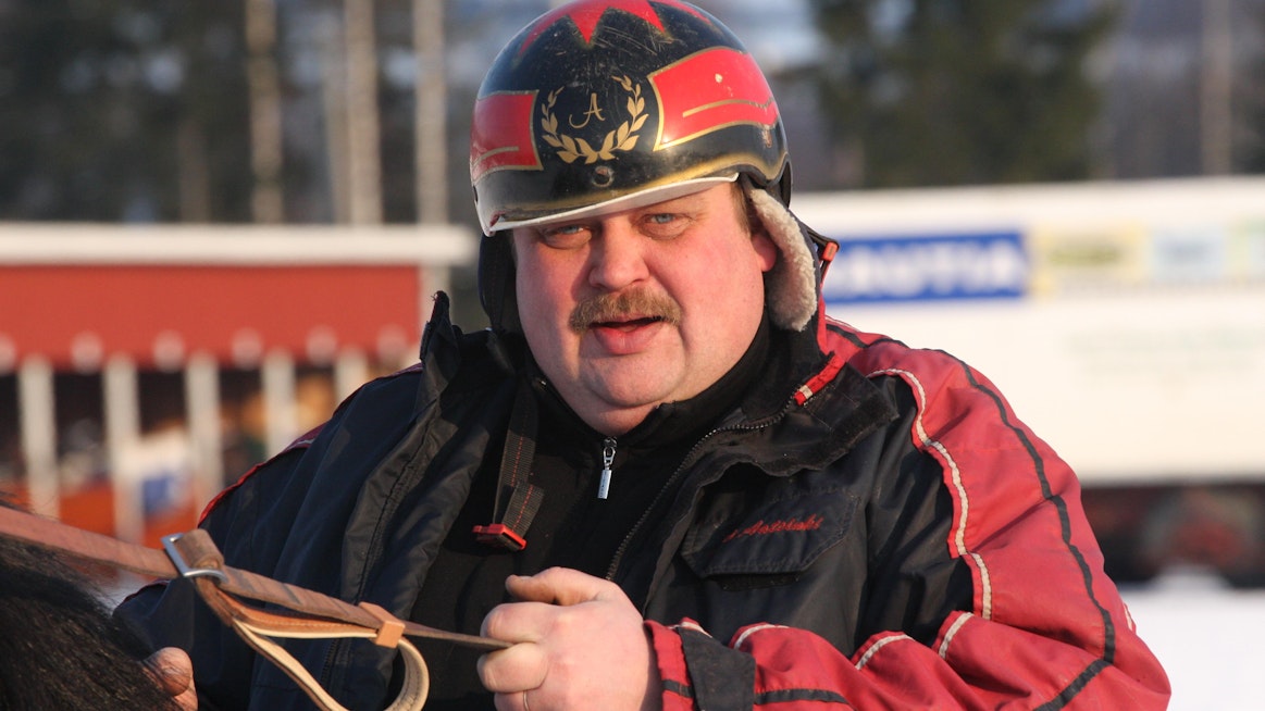 Ari Aatsinki on tyytyväinen saadessaan valmennukseen uusia mielenkiintoisia hevosia.