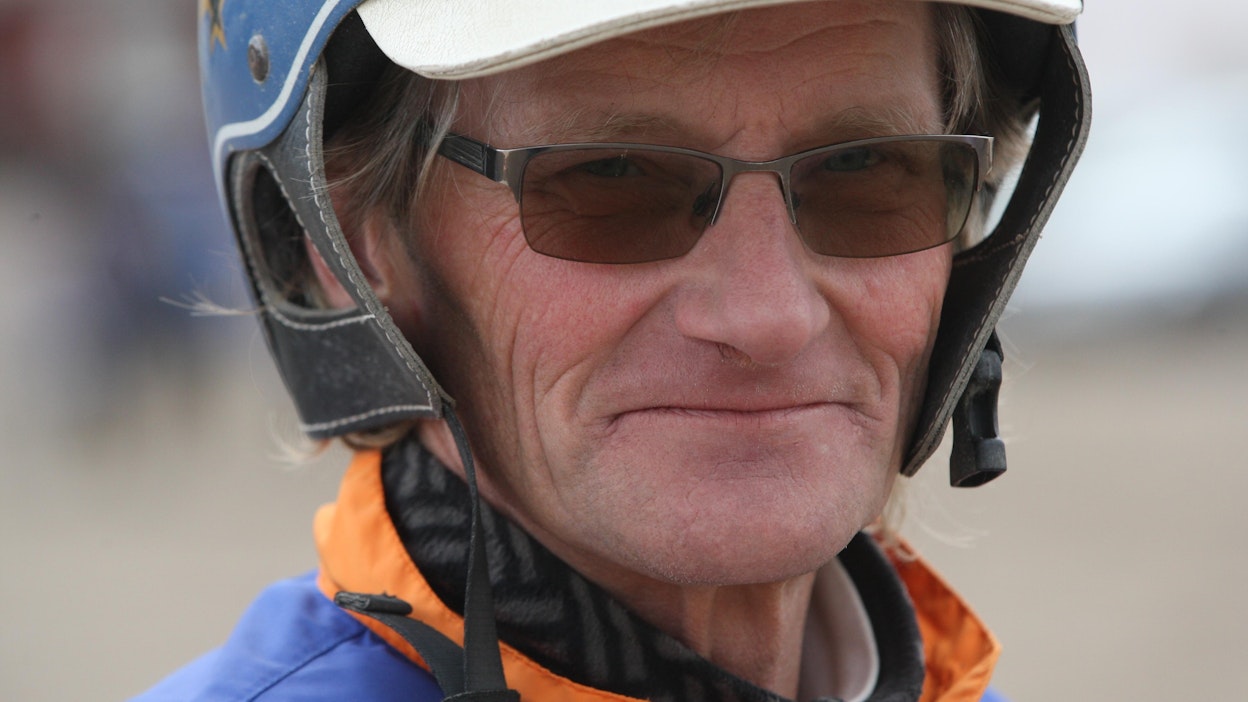 Arto Laaksosella on ohjastajauraltaan 929 voittoa.