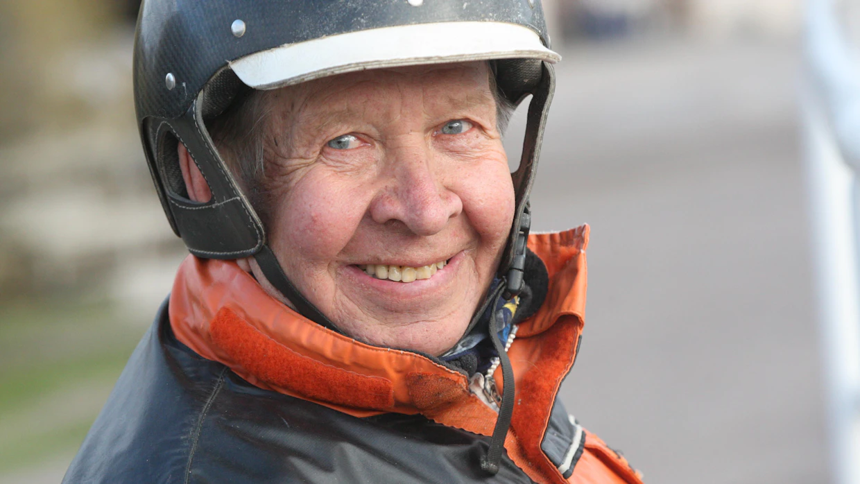 Ensi vuonna 80 vuotta täyttävällä Jorma Ruokosella on ollut suuri merkitys Suvi Vaittisen raviuran hyvään aloitukseen.