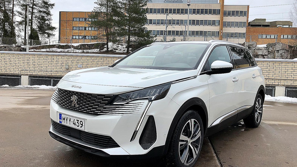 5008 tarjoaa seitsemän paikkaa tai 780 litran tavaratilan.