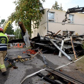 Kahdeksan opiskelija-asuntoa tuhoutui tulipalossa Espoon Kilossa. Palo sai alkunsa rivitalon katolta.