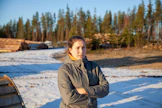 Kemijärvellä ajetaan ensi kesänä yhdet ravit, 10. heinäkuuta. Taustalla näkyvää varikkoaluetta laajennetaan parhaillaan. "Meidän raveissa on aina paljon hevosia, joten lisätila tulee tarpeeseen”, Kemijärven Ravi ry:n puheenjohtaja Eveliina Talvensaari kertoo.