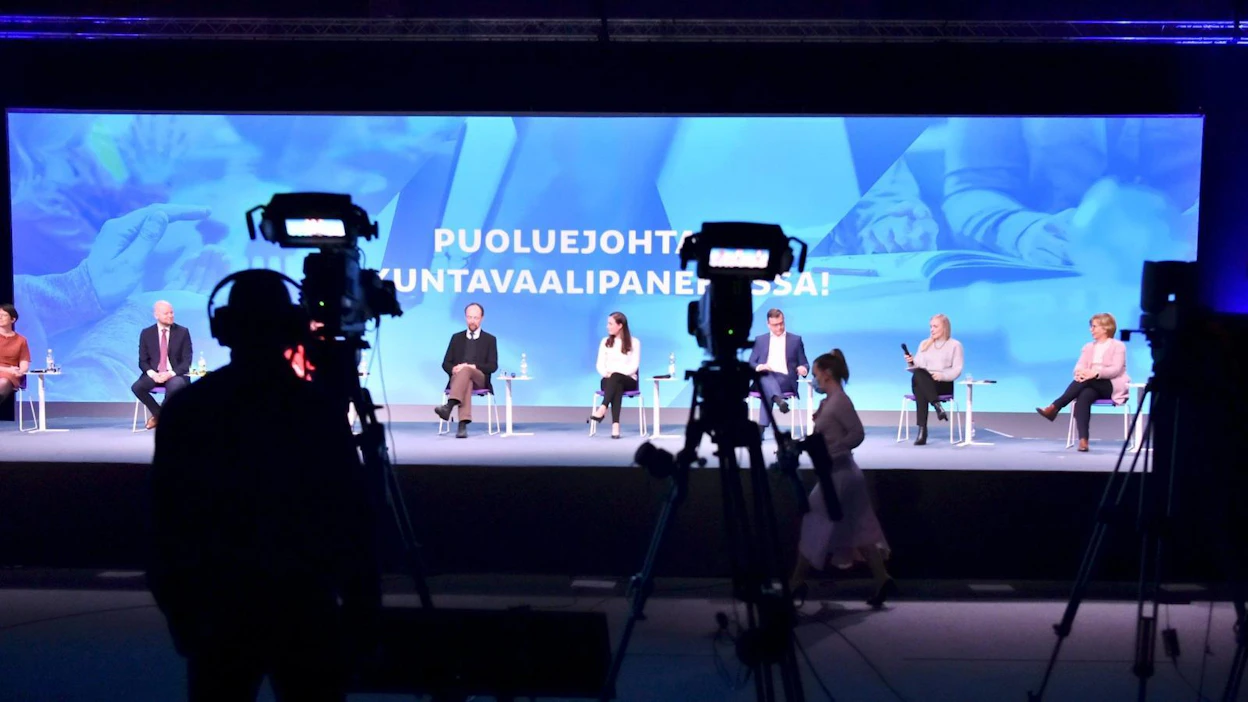 Puoluejohtajia OAJ:n kuntavaalitentissä Educa-messuilla Helsingin Messukeskuksessa. LEHTIKUVA / Jussi Nukari