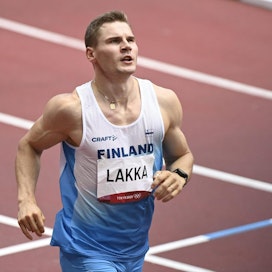 Lakka juoksi karsinnoissa ajan 13,67. LEHTIKUVA / Heikki Saukkomaa