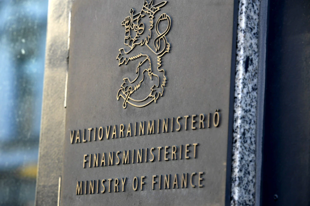 Desimaalipeliä. Julkistalouden alijäämien mittaamiseen voidaan vielä tarvita maalikameraa.