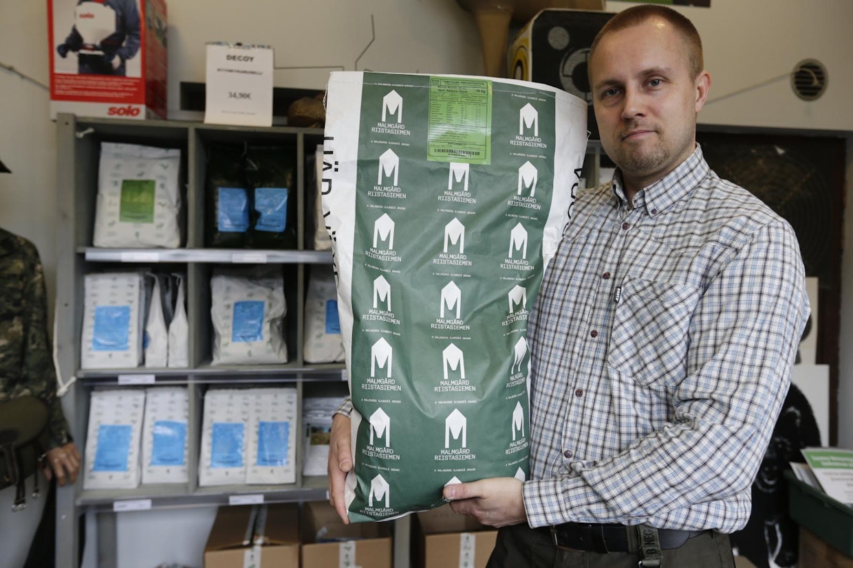 Veli-Pekka Seppänen on myynyt riistapeltosiemeniä kahdeksan vuotta. SInä aikana sekä riistapeltoihin liittyvä tietotaito että myynti ovat kasvaneet.