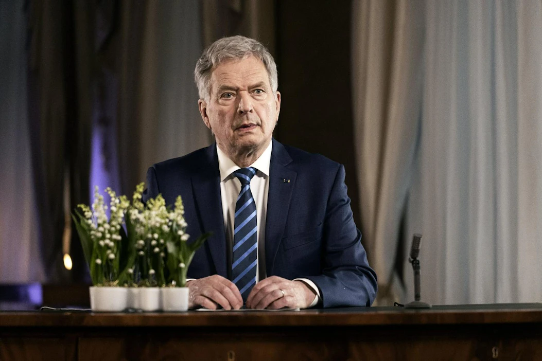 Niinistö totesi jälleen, että Suomen valinnanmahdollisuuksiin kuuluu myös mahdollisuus liittoutua sotilaallisesti ja hakea Nato-jäsenyyttä, jos Suomi itse niin päättää. Lehtikuva / Roni Rekomaa