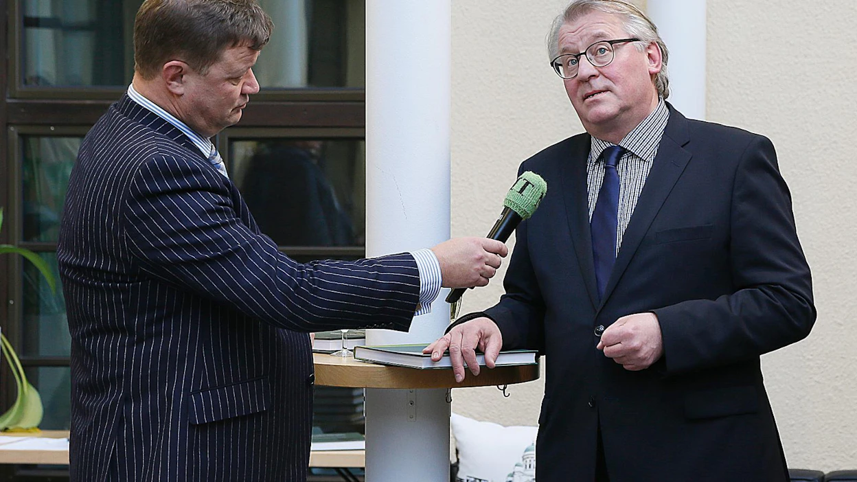 Jouni Kemppainen ja Erkki Teräväinen kuvattuna MT:n historiikin julkaisutilaisuudessa.
