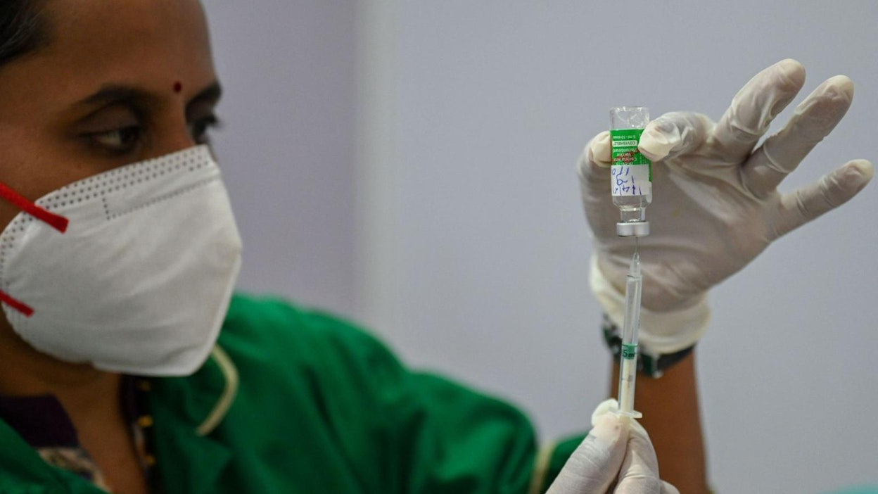 Suurista päiväkohtaisista rokotemääristä huolimatta Intian rokotetahti on jättänyt toivomisen varaa. LEHTIKUVA/AFP