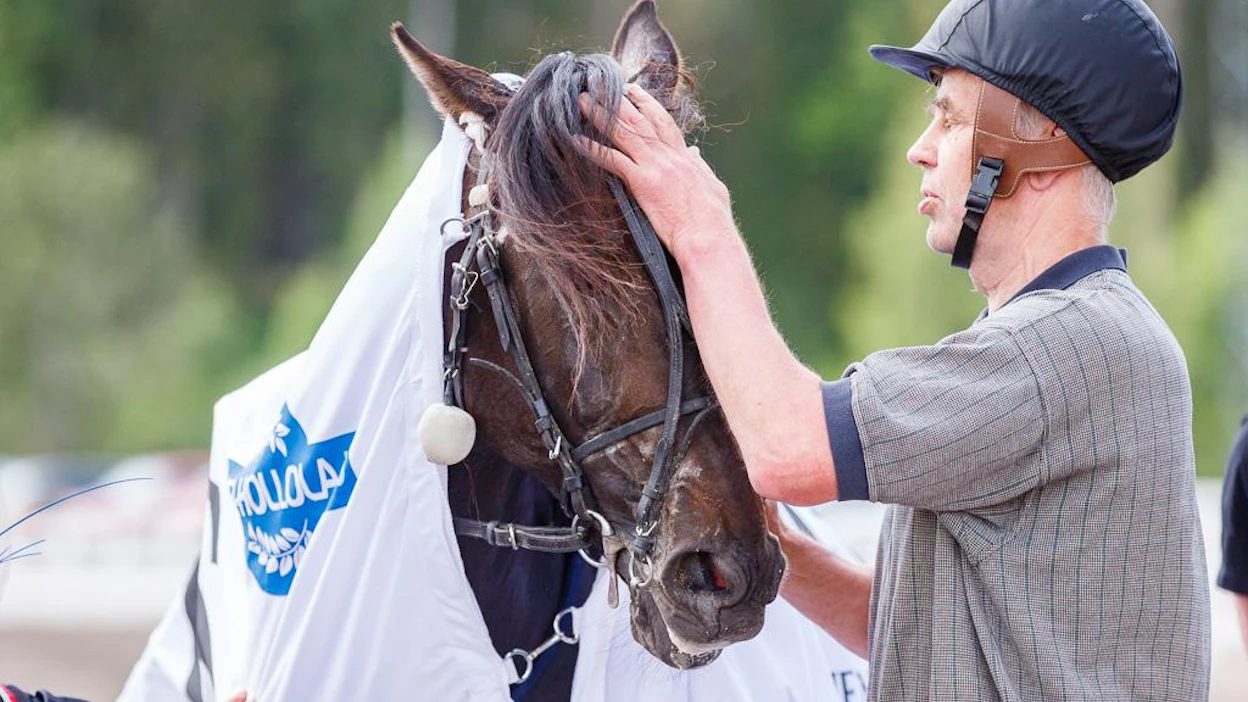 Antero Tupamäki on Atupemille kaikki kaikessa. Hän on orin kasvattaja, omistaja ja valmentaja. Yhdeksänvuotiaaksi varttunut Seinäjoki Race-sankari Atupem palaa maanantaina - jos olosuhteet ovat kelvolliset - radoille yli kahden vuoden hiljaiselon jälkeen.