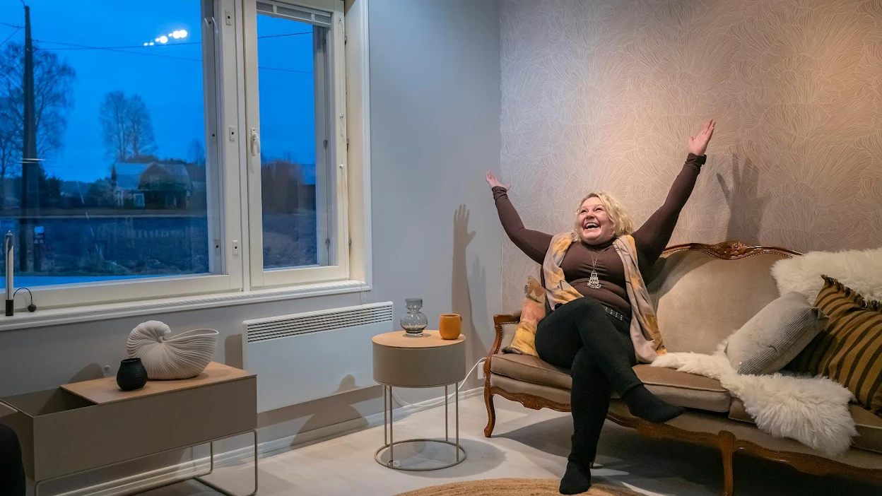 Vöyrin Komossa valittiin viime vuonna Pohjanmaan vuoden kyläksi. Kaikki kyläläiset ovat olleet tukemassa myös sisustusliikkeen taivalta, ja siitä Anna Häggblom on suunnattoman onnellinen.