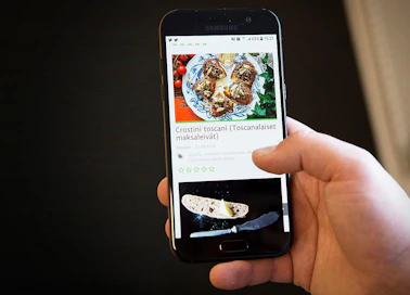 mt.fi/ruoka sivustolta löydät kätevästi esimerkiksi suosituimmat ruokareseptit.
