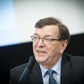 Meppi Paavo Väyrynen vaatii hallitusta aloittamaan komission kanssa neuvottelut kriisituen maksamiseksi EU:n varoista Suomen maataloudelle.
