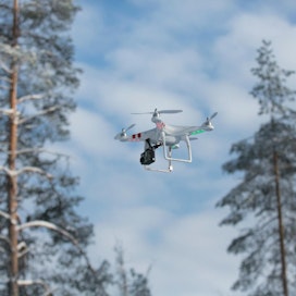 Useimmat droneja hankkineet lennättävät niitä harrastuksena ilman velvoitteita.