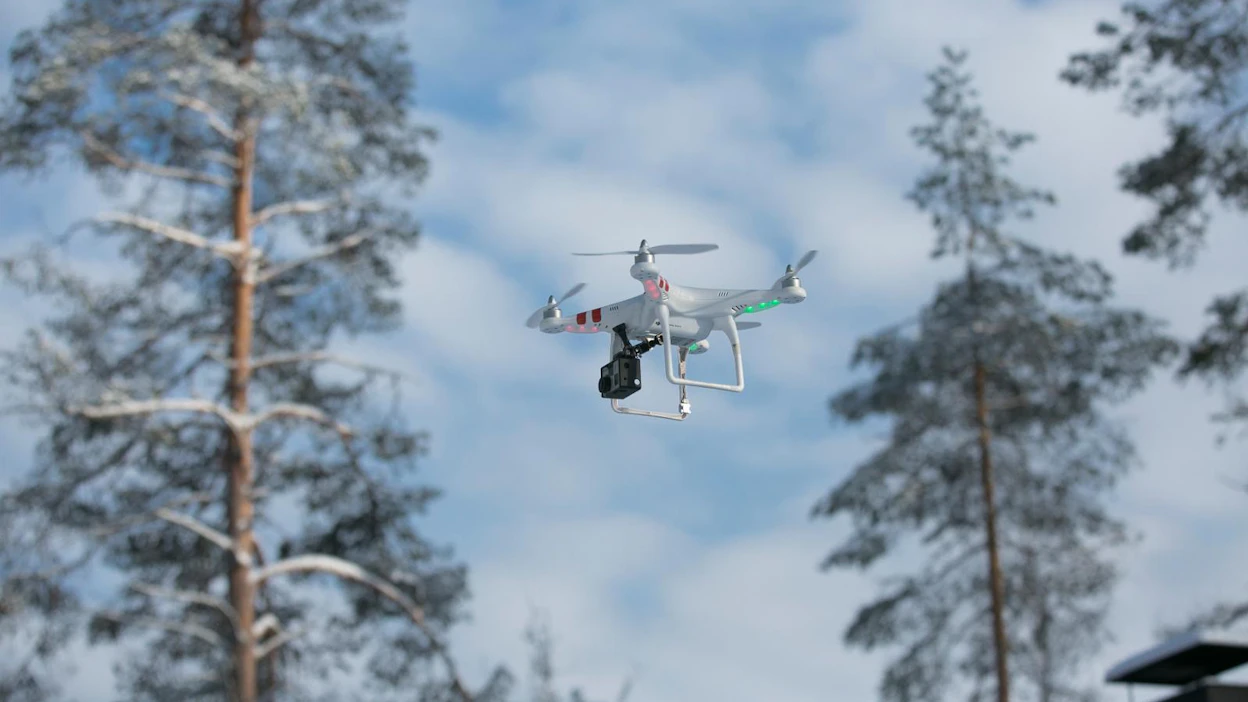 Useimmat droneja hankkineet lennättävät niitä harrastuksena ilman velvoitteita.
