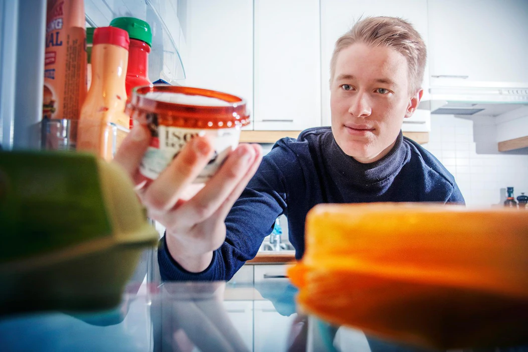 Aaro Lampisen työ rajavartiolaitoksella vaatii riittävää energiansaantia. Sopiva ravinto tukee omiakin kuntotavoitteita.